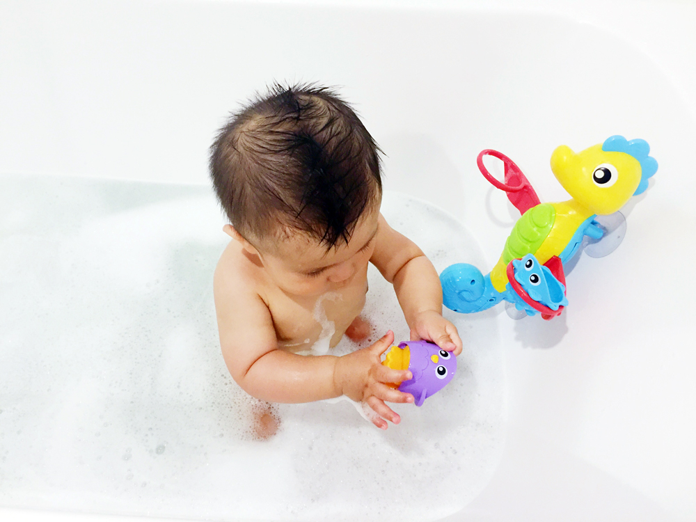 baby play bath